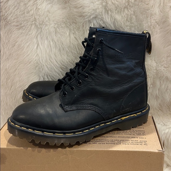 Dr. Martens Shoes - Dr Martens 1460 WOMEN'S Smooth Leather Lace Up Boots